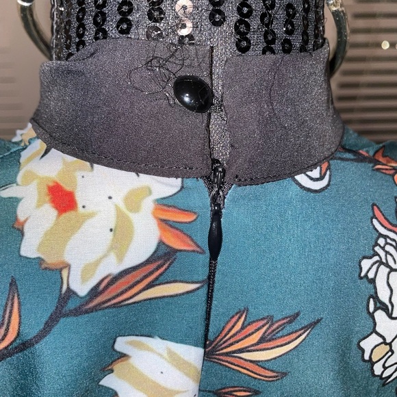 Contemporary Floral Dress - Picture 5 of 5